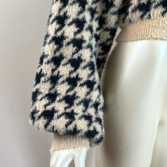New Kendall & Kylie Cardigan Fuzzy Houndstooth sweater cropped - Picture 4 of 8